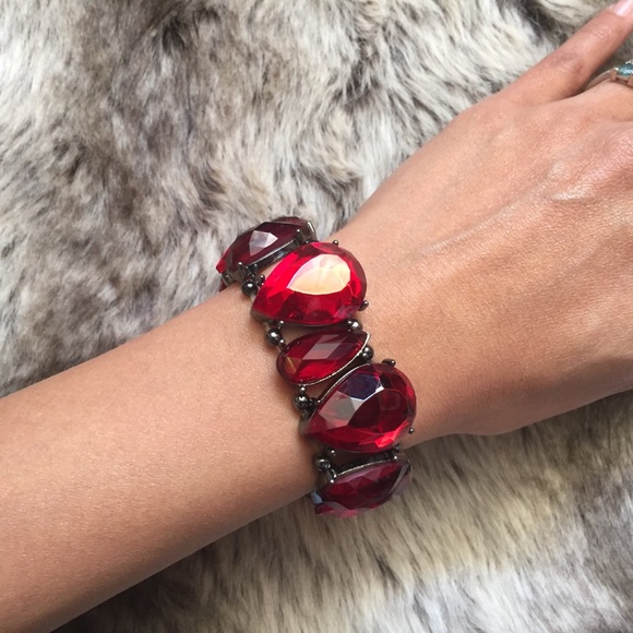 Burgundy red bracelet earring set - Picture 3 of 5